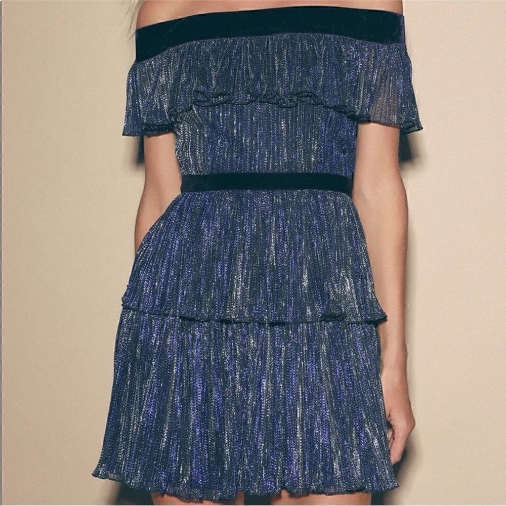 NWT Lulu’s Metallic Off The Shoulder Dress Sizs S